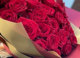 Red Rose and Gyp Aqua Box